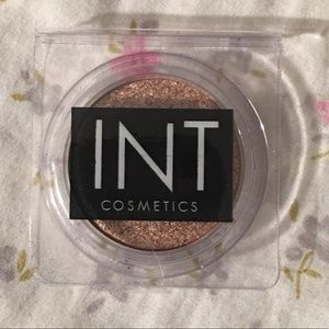 INT Cosmetics Eyeshadow In Goddess Gold
